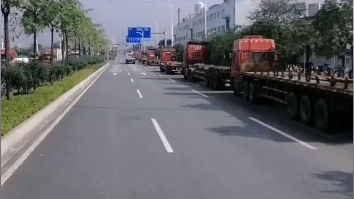 海运价值连跌23周，大量空箱堆积港口！集装箱物流司机提前回老家过年